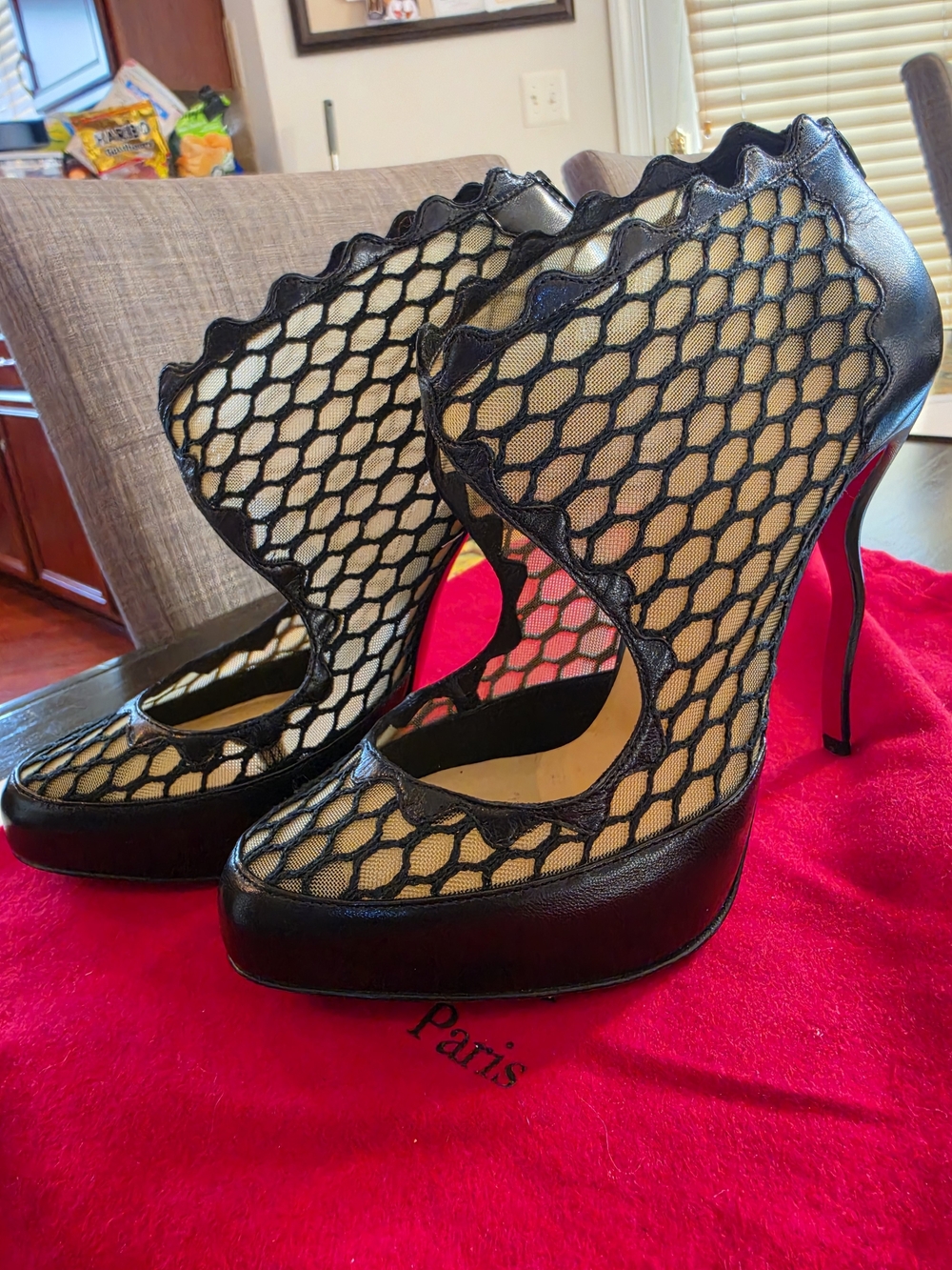 Authentic Christian Louboutin Black Mesh Scallop High-Heel Pumps - Picture 12 of 15
